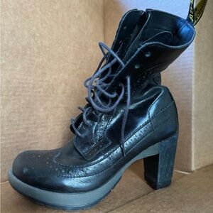 Dr.Martens Brogue Boots